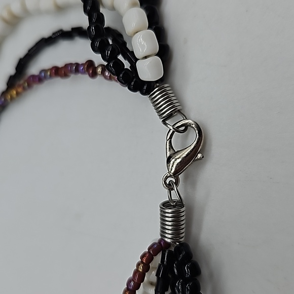 Costume jewelry beaded necklace with pendant - Picture 5 of 6